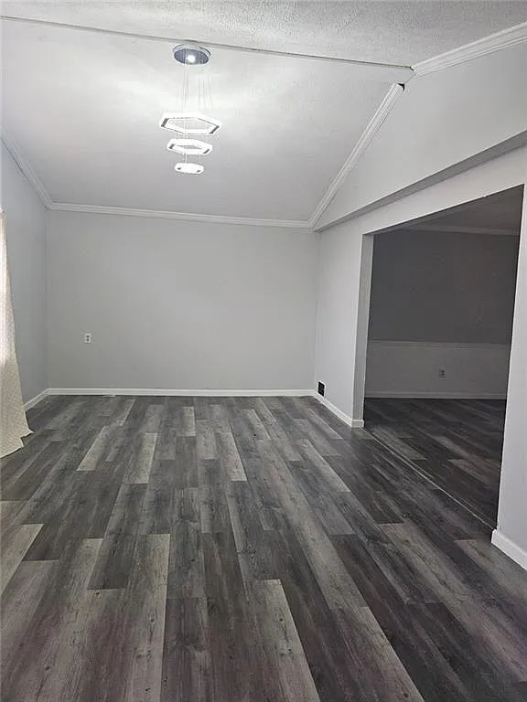 3 bed, 2.0 bath, 2200 sqft, $2,200 — Photo 4