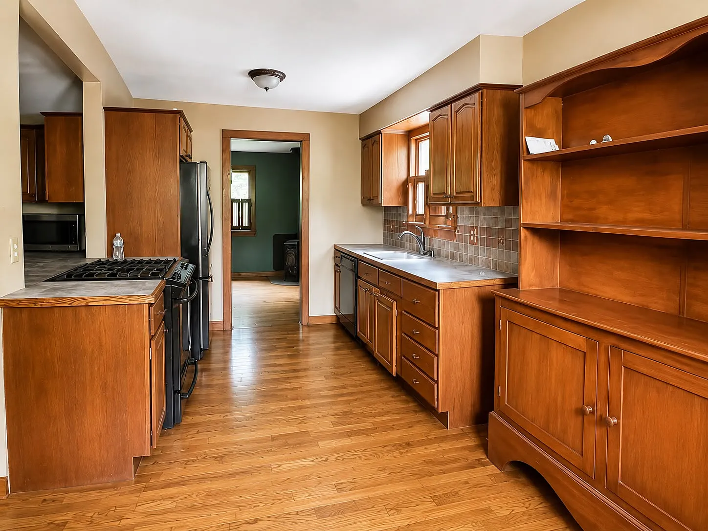 4 bed, $3,600 — Photo 3