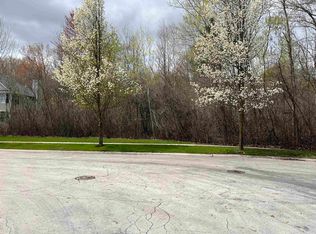 5523 Oakridge Dr, Midland, MI 48640