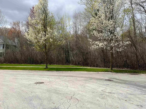 5523 Oakridge Dr, Midland, MI 48640