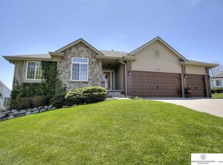 19527 Binney Cir, Elkhorn, NE 68022
