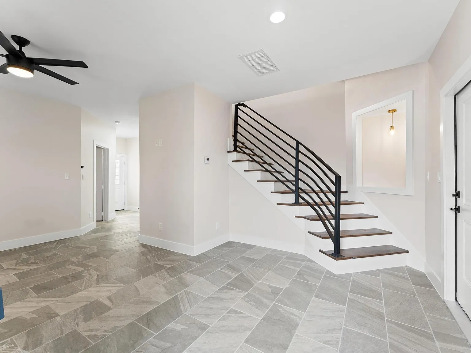 4 bed, 3.5 bath, 3149 sqft, $3,000 — Photo 2