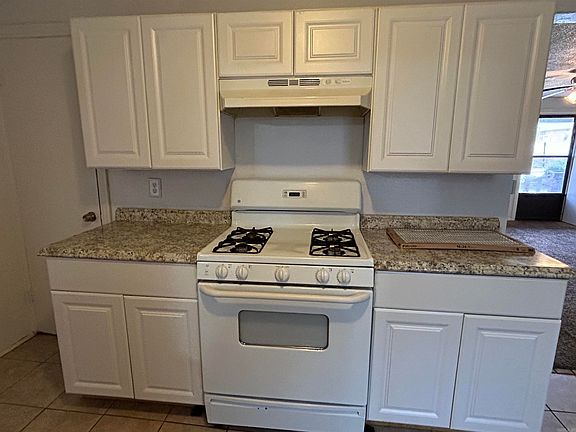 5th image of 2008 Flora St