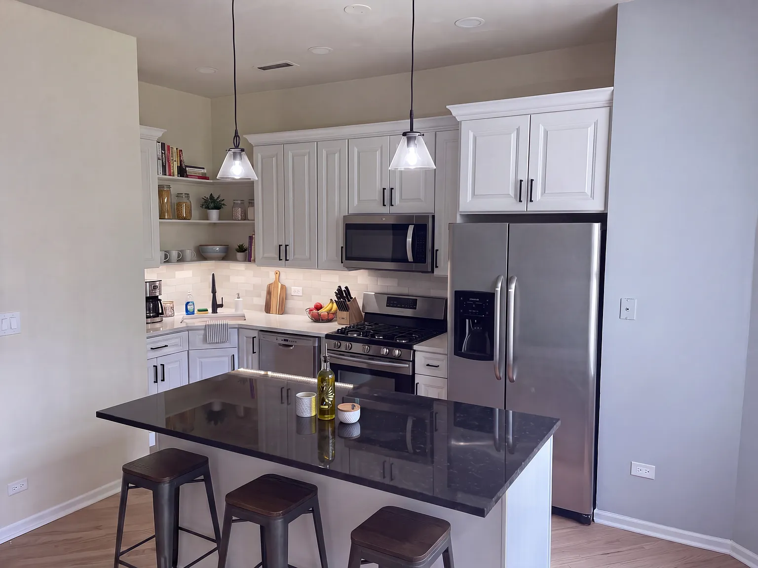 2 bed, $3,400 — Photo 3