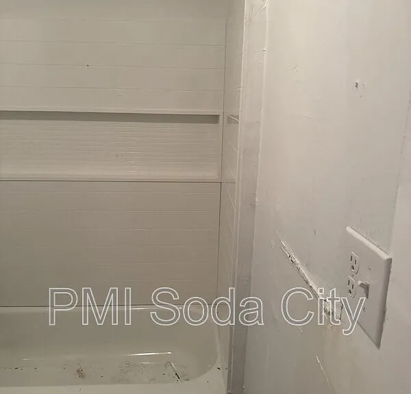 211 E Brooks St #F — Photo 14