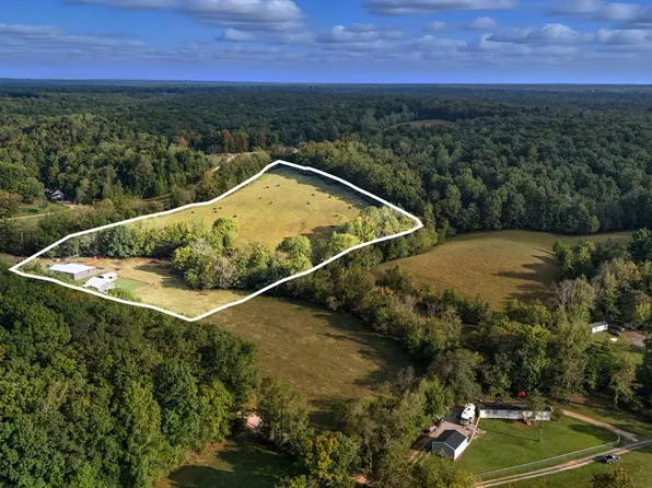 1215 Ennis Branch Rd, Mc Ewen, TN 37101