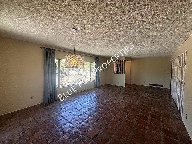 6521 N Calle Padre Felipe — Photo 9
