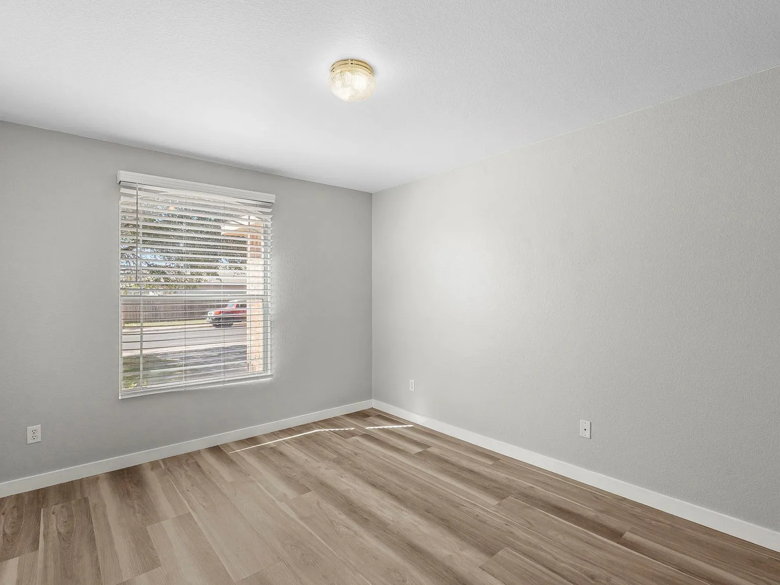 3 bed, 2.0 bath, 1580 sqft, $1,950 — Photo 4