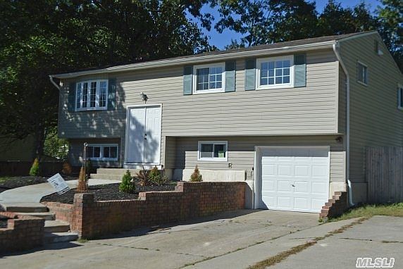 1st image of 10 Biscayne Dr