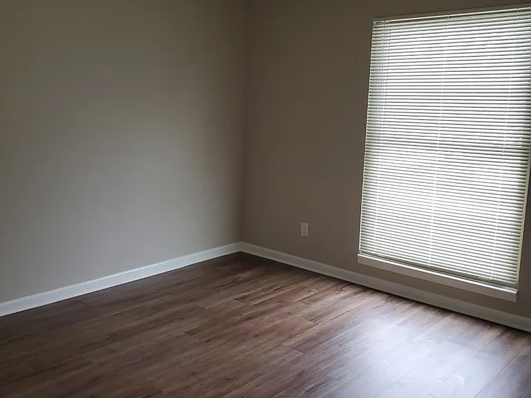 Lone Star Apartments — Photo 5