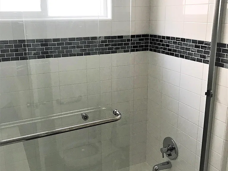 1530 Granville Ave #8 — Photo 7