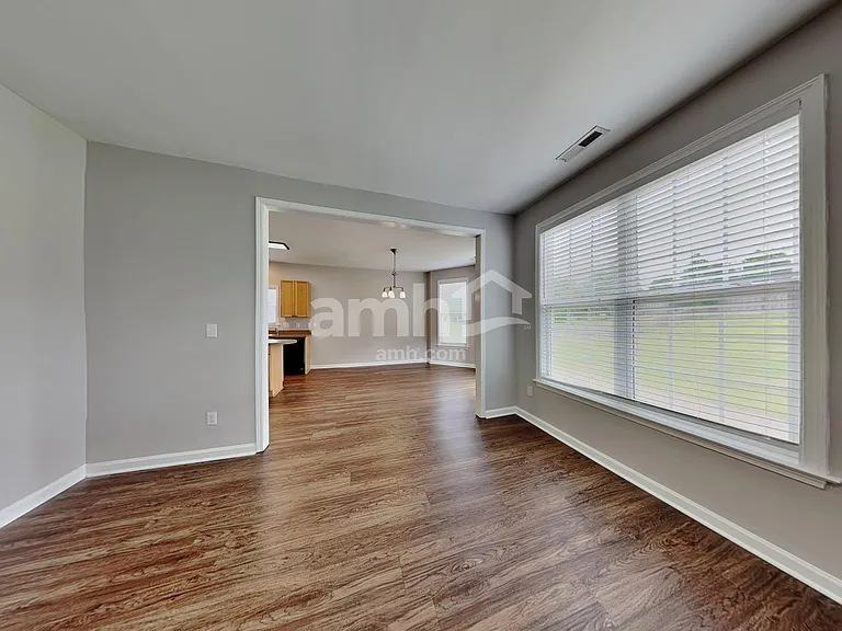 321 Collinsworth Dr — Photo 5
