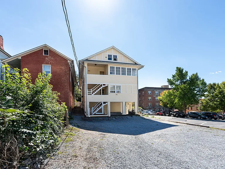 215 E Beverley St #3 — Photo 22