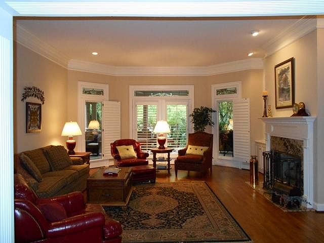 2nd image of 683 Old Orchard Dr