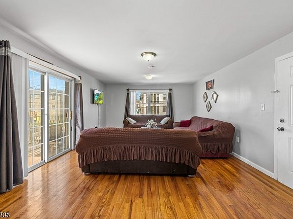 3rd image of 128 Leslie St