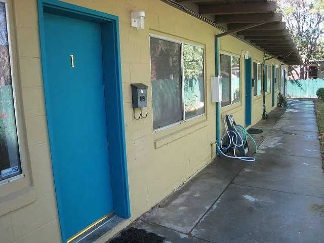Building Photo - 4-318 Gladys Ave #4