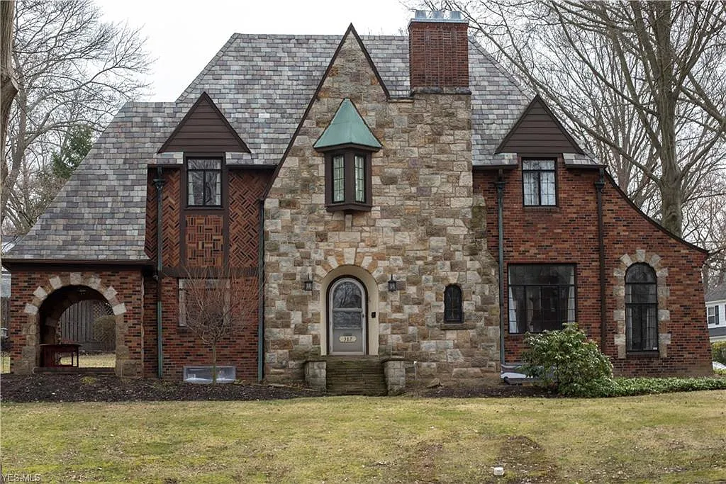 387 Dorchester Rd photo 1