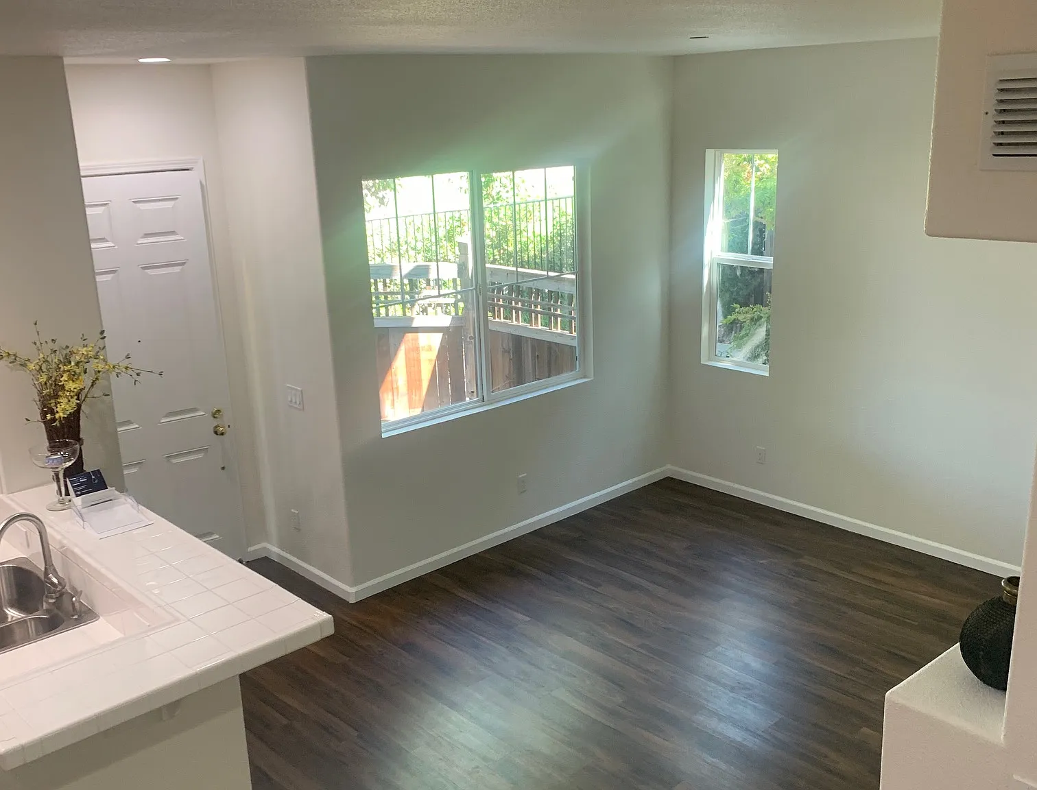 3 bed, 1243 sqft, $4,300 — Photo 1