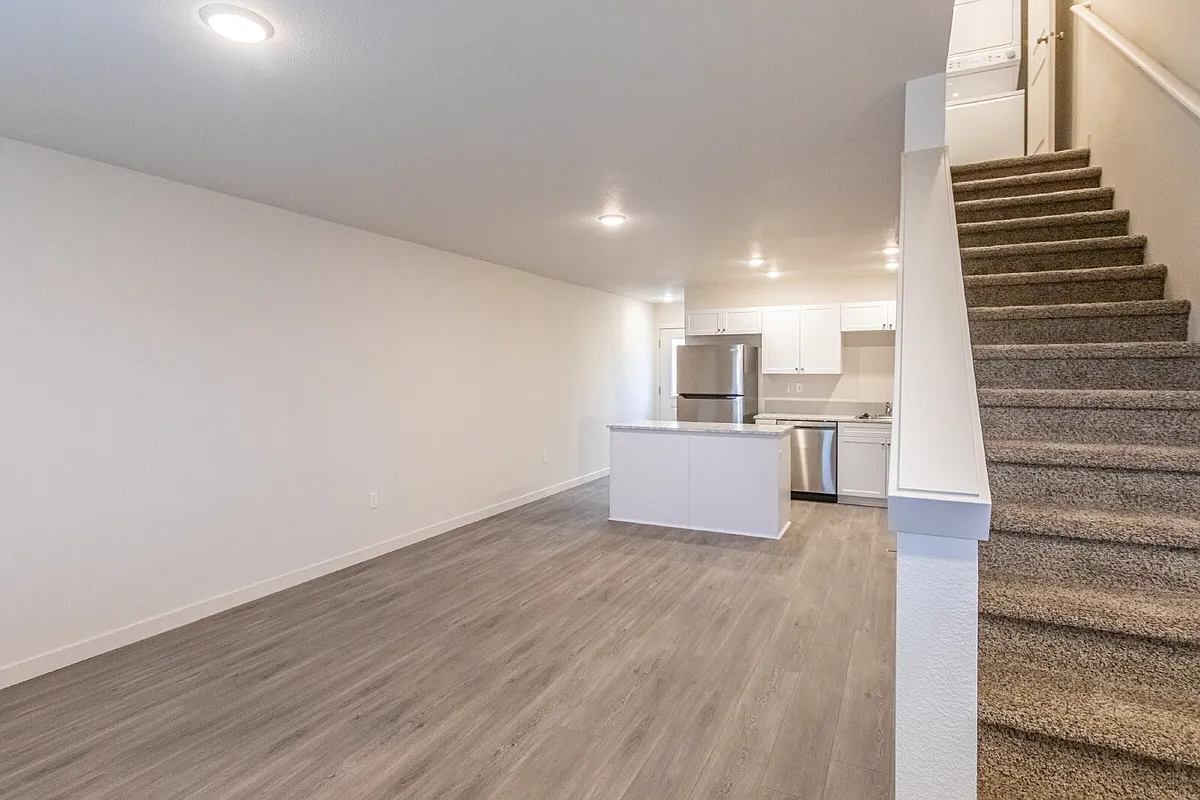 Building Photo - 101 N 7th Ave #D