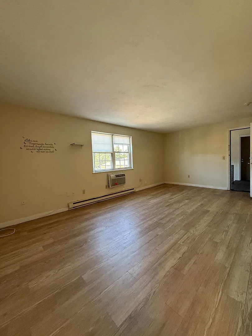 Renovated, Sunny and Spacious Leominster 2 Bed on Central Street. Available Now — Photo 4