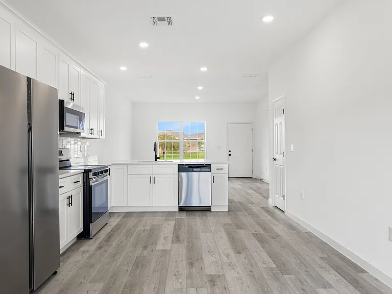 602 Desmoines Ct — Photo 19