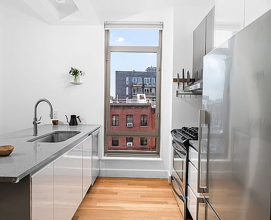 5th image of 315 Gates Ave APT 4E
