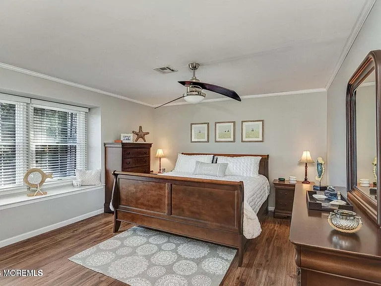 606 Bay Ave #6 — Photo 11