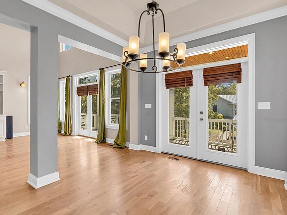5th image of 16 Orchard Ave.