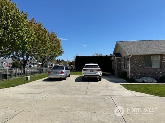 9504 W. Chestnut extra guest parking.>