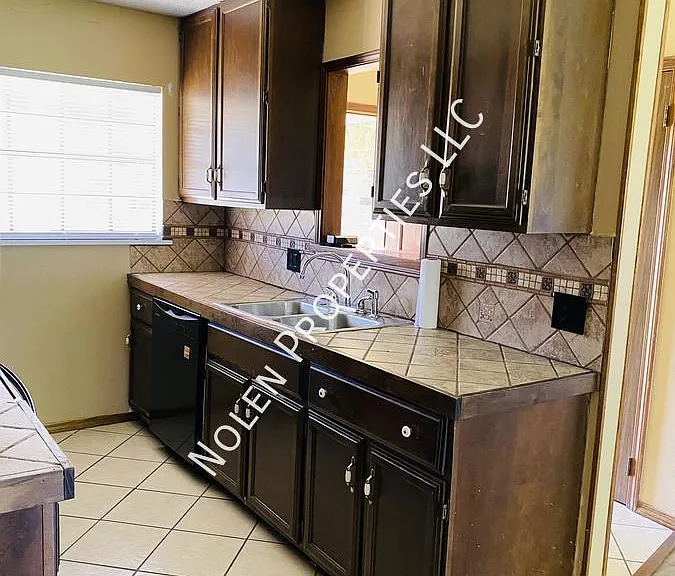 3014 W Delta Dr — Photo 5