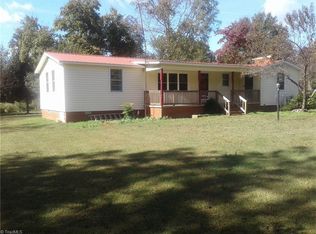 185 McKay Rd, Seagrove, NC 27341