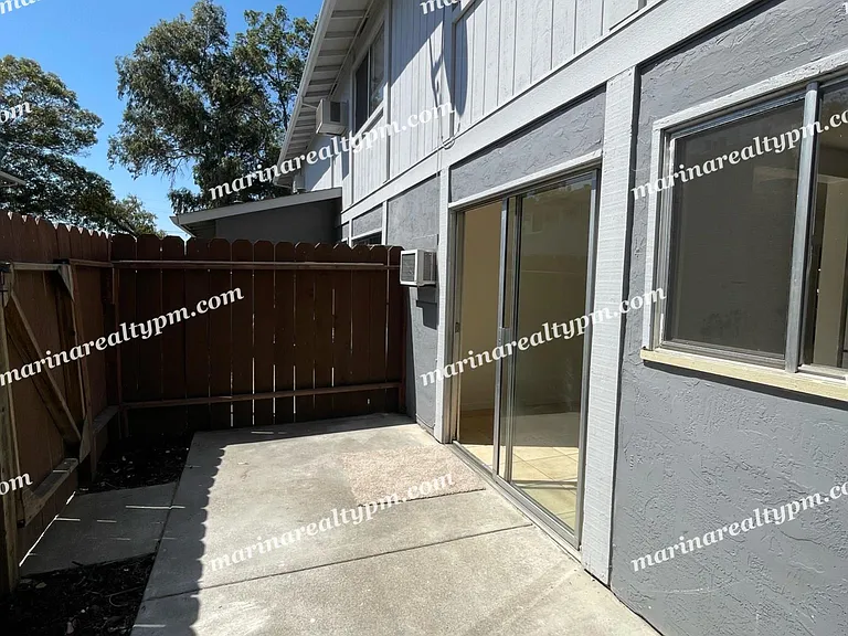 211 Del Luz Ct — Photo 32