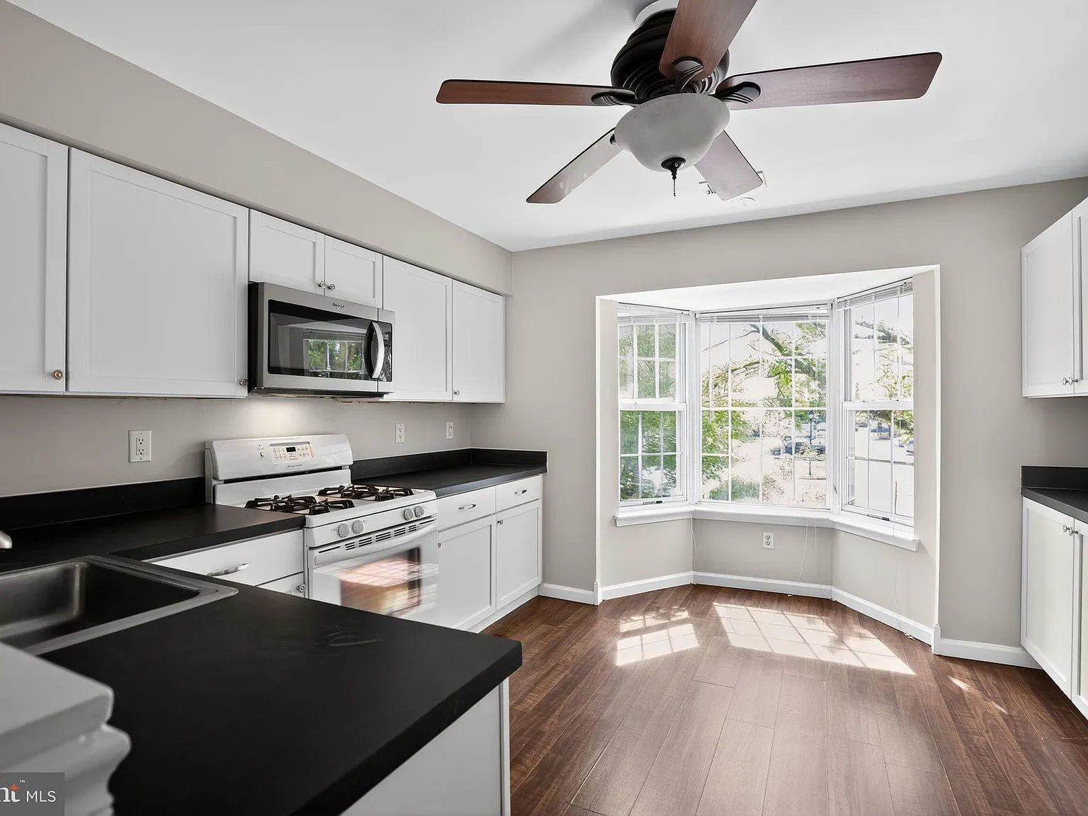 2 bed, 2.5 bath, 1368 sqft, $2,500 — Photo 3
