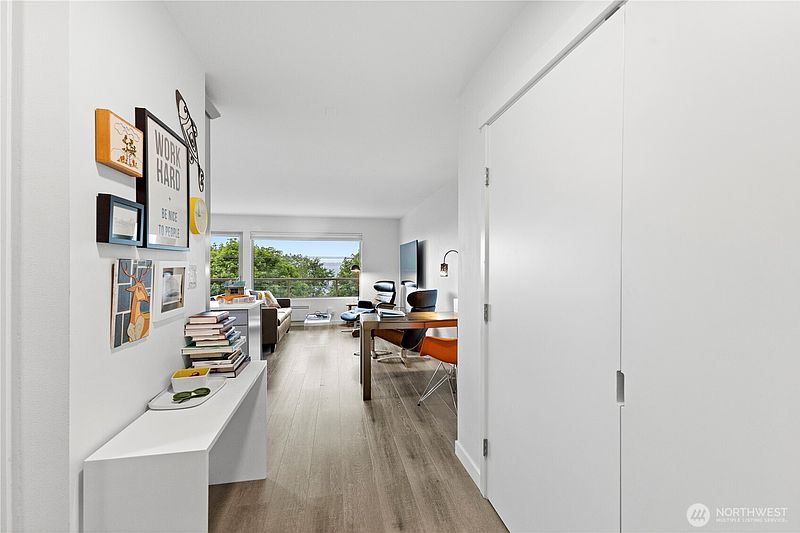 3rd image of 414 Boulevard #203