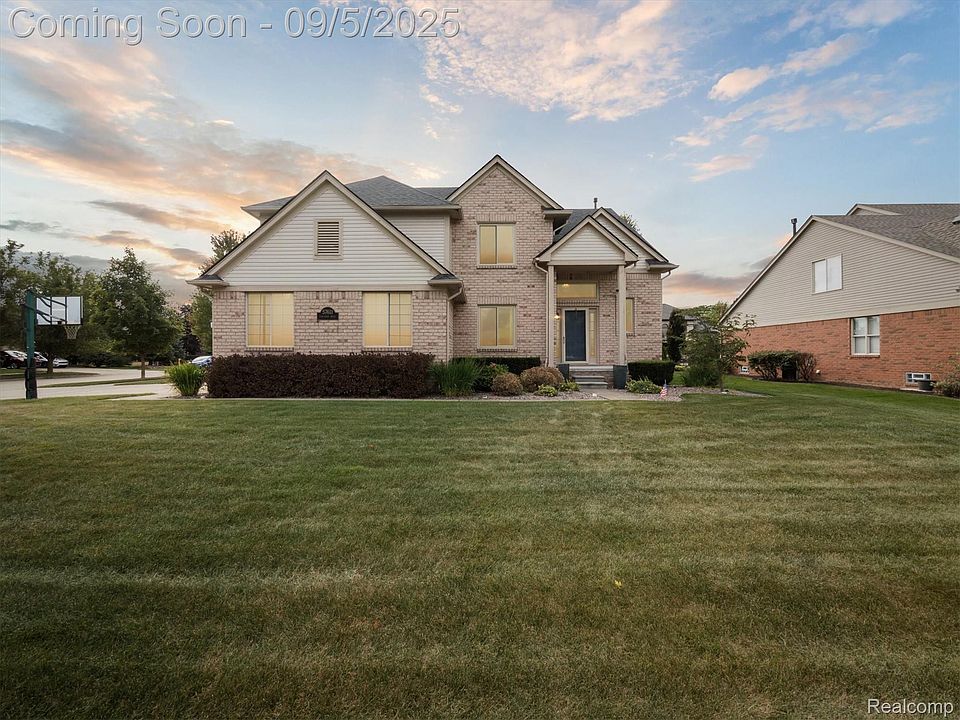 1st image of 57611 Hawthorn Dr