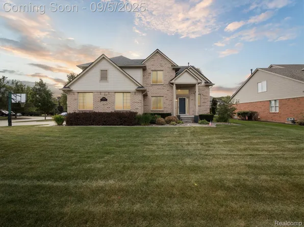 57611 Hawthorn Dr, Washington, MI 48094