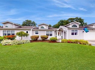 19 Pine St, Port Jefferson Station, NY 11776