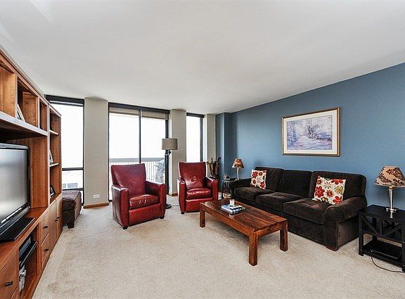 2nd image of 1660 N La Salle St #3908