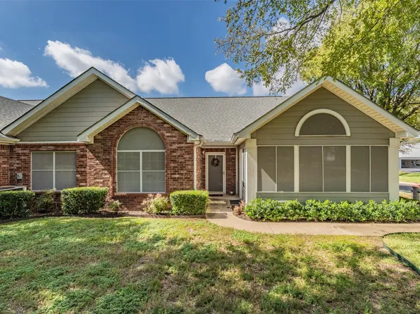 918 Bridges Dr, Arlington, TX 76012