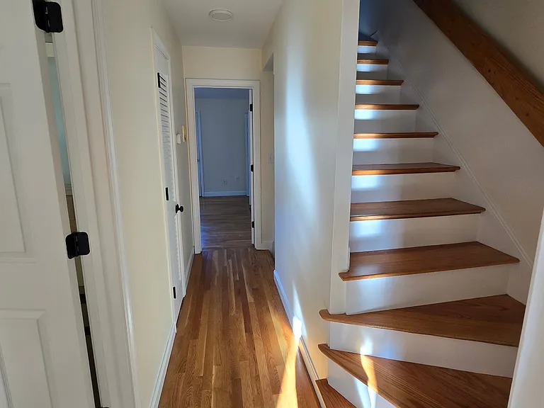 8 Rollins Ct — Photo 14
