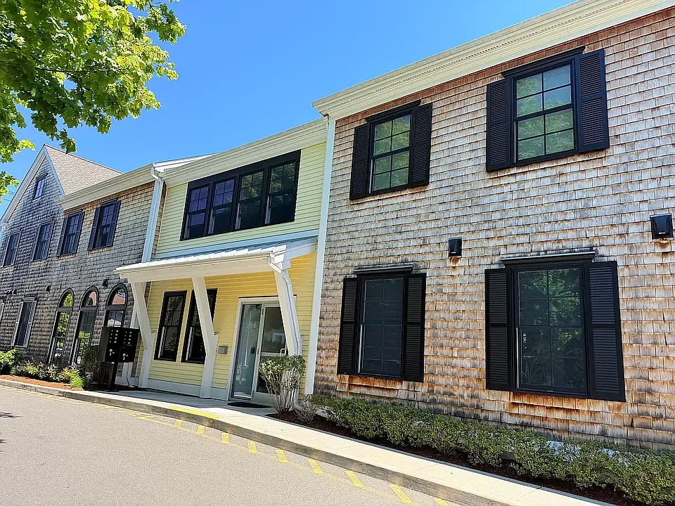 1 bed, 782 sqft, $2,400 — Photo 1