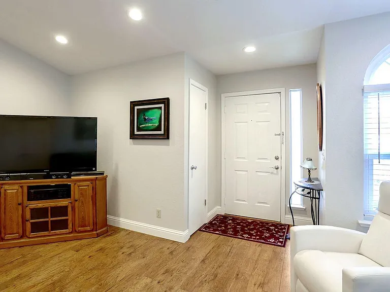 649 Springfield Cir — Photo 2