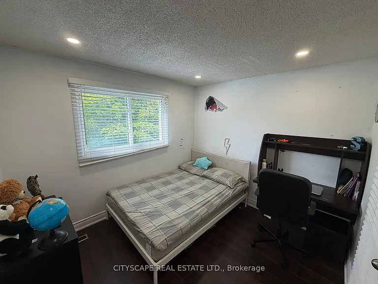 3346 Chokecherry Cres — Photo 21