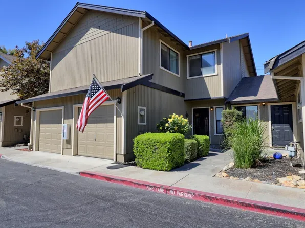 801 Nash Rd Unit I2, Hollister, CA 95023