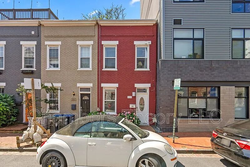 1 bed, 1.0 bath, 740 sqft, $3,200 — Photo 3