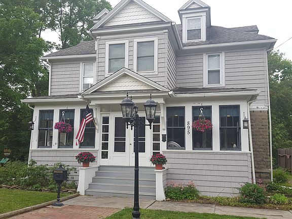 2nd image of 895 Pennsylvania Ave
