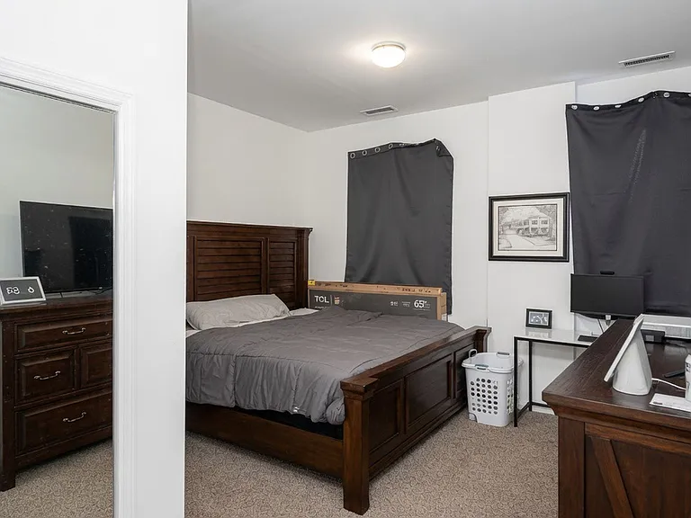 1123 W Eddy St #2 — Photo 10