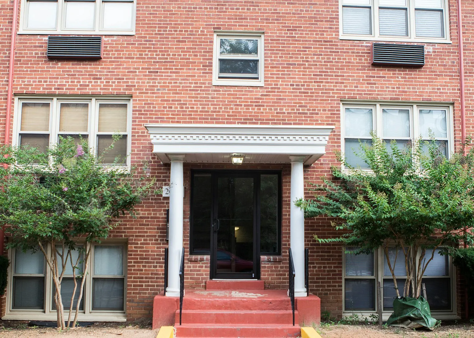 2036 North Woodrow Street, Unit 3 — Photo 2