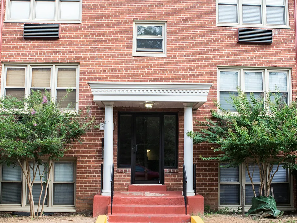 2036 N Woodrow St #3