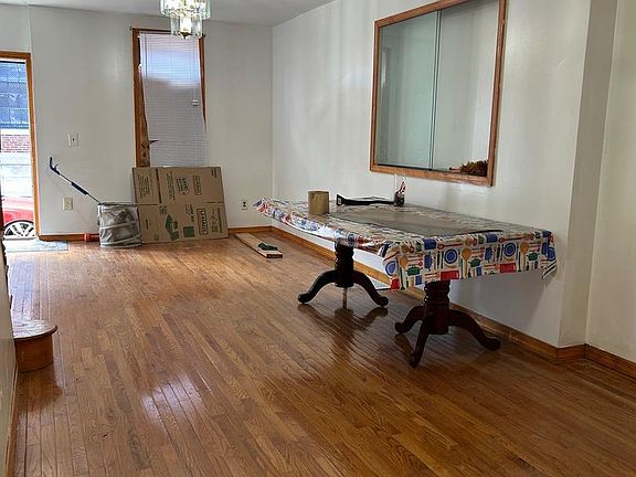 3rd image of 1813 E Hazzard St